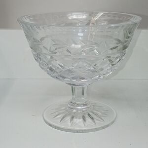 Clear Cut-Glass Pedestal Vase in Clear Crystal